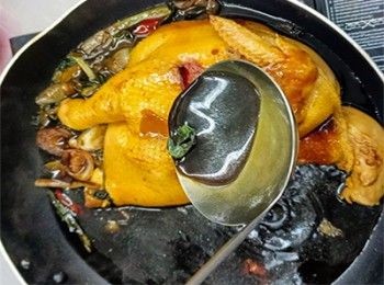 step7: 小火，把<span class="group_2">豉油汁</span>均勻淋面