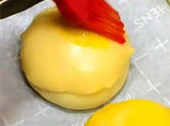 step18: 均勻掃上蛋液