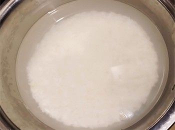 step1: <span class="group_1">炒飯底</span>白米洗淨，清水浸泡2小時以上