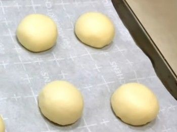 step12: 搓成球狀，排在焗盆上，發酵1.5-2小時