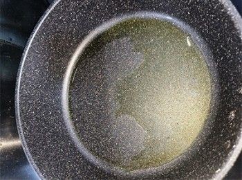 step15: 煎pan加入橄欖油