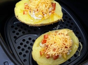 step7: 灑上芝士碎，再氣炸3分鐘待芝士碎溶化上色即可。