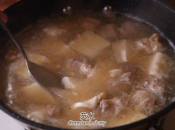 step3: 加入芡水將湯汁勾芡。