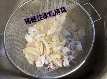 step3: 氽水後➡️用凍水喉水冲或用冰水過冷河 ➡️鯨乾水