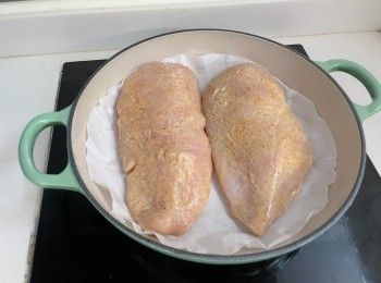 step5: 唔想鋪薑蔥可以使用烘焙紙。