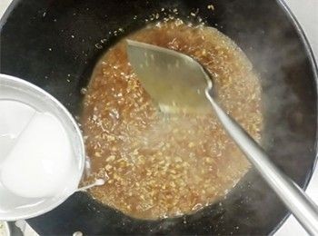 step9: 加入生粉水推緊芡汁