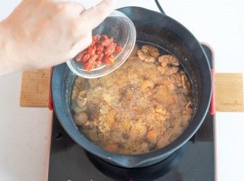 step7: 加入杞子再煲15分鐘