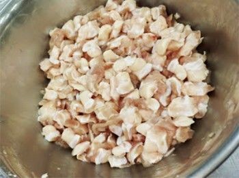 step1: 雞軟骨用<span class="group_2">醃料</span>拌勻