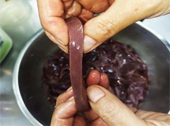 step1: 豬潤洗淨，厚切1cm闊