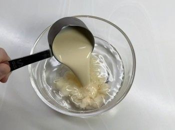 step7: 加入淡奶。