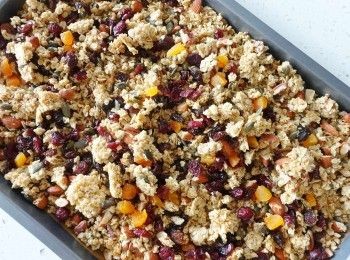 step3: 拿出來的燕麥片，不要動，靜置30分鐘後才弄散。完全待涼後放入密閉罐保存，可放3-4個星期