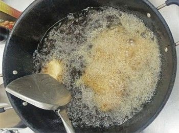 step2: 落油鑊，炸至金黃