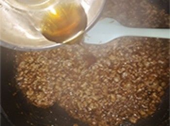 step12: 加入麻油拌勻，盛起放涼備用