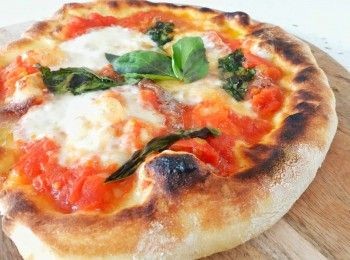 step4: *搓好麵糰後，也可以將麵糰放入雪櫃，放8至24小時發酵。將麵糰由雪櫃拿出來，讓麵糰靜置有45分鐘，就可以用