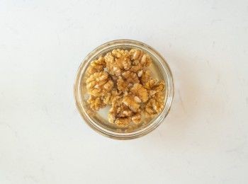 step2: 雪耳、龍眼肉、核桃、杞子洗淨泡浸20分鐘