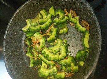 step8: 加入涼瓜及甘筍絲