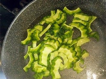 step3: 沖洗乾淨，熱水灼2-3分鐘