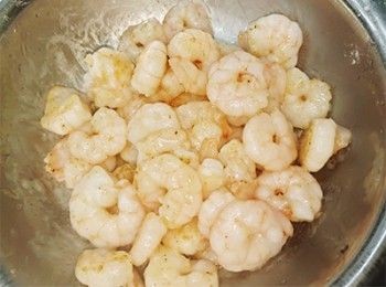 step1: 蝦仁炒熟盛起備用