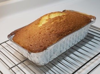 step2: 倒入模具
預熱焗爐160度 焗55分鐘
取出放涼
放入雪櫃冷凍