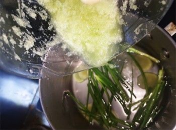 step7: 倒入攪好的薑蒜汁