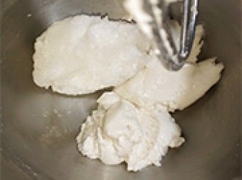 step3: 加入熟澄麵，攪打成糰