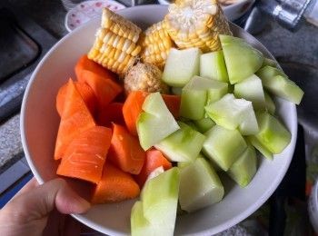step3: 蔬菜切塊備用。