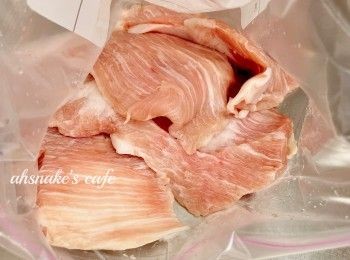 step1: 豬頸肉解凍洗淨印乾水