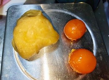 step5: 白蓮蓉+咸蛋黃3両8(143g)