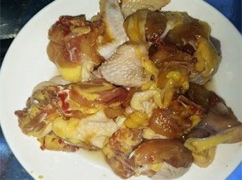 step1: 雞洗淨斬件，加鹽醃30分鐘