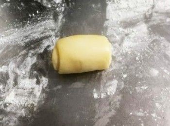 step20: [小包酥皮做法] 由上往下卷