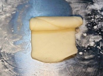 step17: [小包酥皮做法] 由上往下卷