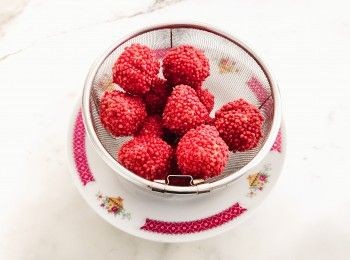 step5: 撈出隔去油份..