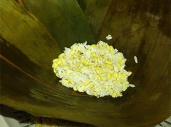 step8: 加入1湯匙糯米，再加1 湯匙綠豆邊