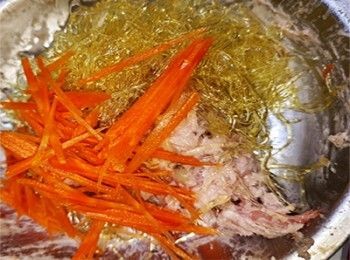 step4: 加入甘筍絲、仿翅拌勻