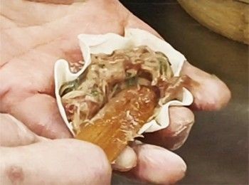 step11: 餡料堆入燒賣皮中間