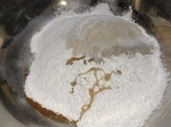 step6: 依序秤入粉料拌勻