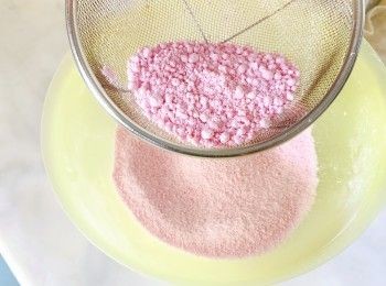 step3: 過篩...直到成為均勻細緻的粉狀為止..