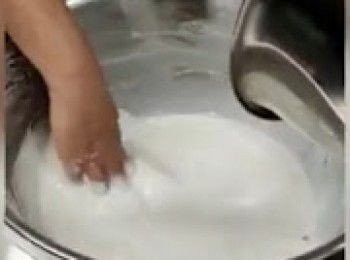 step8: 加水拌成漿，拌至沒粉粒