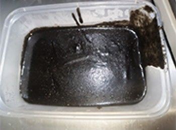 step15: 倒入容器內，放涼後放入雪櫃雪一晚