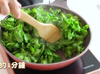 step6: 下豆肧，快手兜勻至沾滿油