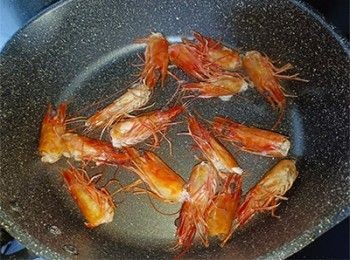step16: 蝦頭白鑊炒至乾身