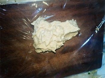 step11: 取出魚漿放在大保鮮紙上