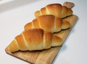 step1: 材全部混合（牛油除外）
靜置30分鐘
麵團成團後 加入牛油
第一次發酵 約1小時