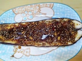 step4: 淋上醬油及滾油