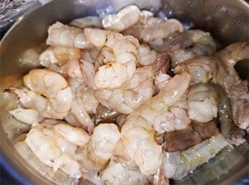 step1: 蝦去殼挑腸(蝦頭留用)