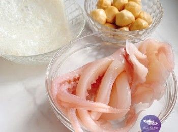 step1: 水魷、豬皮、魚蛋洗淨，汆水；隔水，水魷、豬皮切件