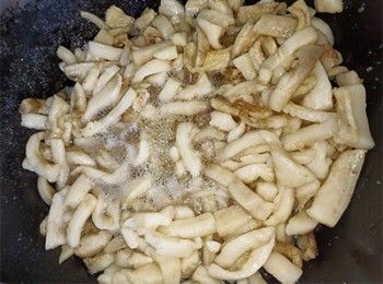 step4: 見開始迫出油，轉小火