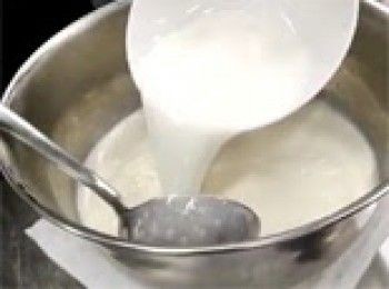 step4: 加入椰汁、牛奶及淡忌廉