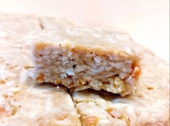 step10: 待完全放涼後，脫模（必需完全放涼後才可以脫模，因為剛蒸好的芋絲餅會容易散開，冷却後才會定形），切件