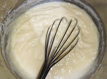 step3: 蛋黃糊慢火加熱煮至濃稠